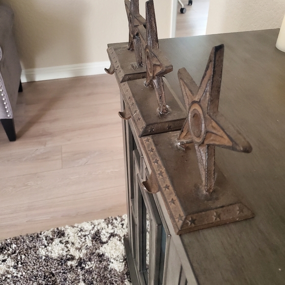 Vintage Cast Iron Rustic Star Stocking Holders - Picture 5 of 13